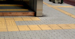 Тактильная плитка ПВХ в Новошахтинске - купить от 729 руб. в ТротуарнаяПлитка