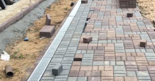 Профессиональная укладка плитки на улице в Новошахтинске в октябре