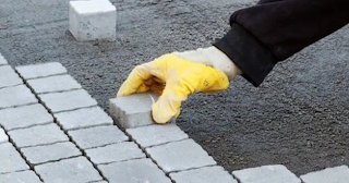 Укладка тротуарной плитки 50 на 50 в Новошахтинске в октябре