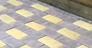 Укладка тротуарной плитки вокруг дома в Новошахтинске - цены от 833 руб.