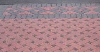 Укладка тротуарной плитки на старое бетонное основание в Новошахтинске в октябре