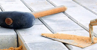 Профессиональная укладка тротуарной брусчатки в Новошахтинске в октябре