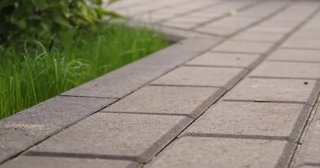 Профессиональная укладка тротуарных дорожек в Новошахтинске в октябре